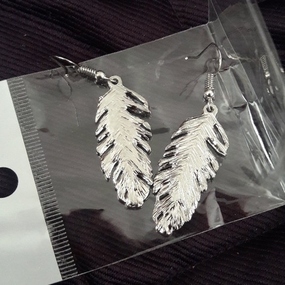 Angel Wing Earrings White Gold Plated NWOT - Picture 6 of 7